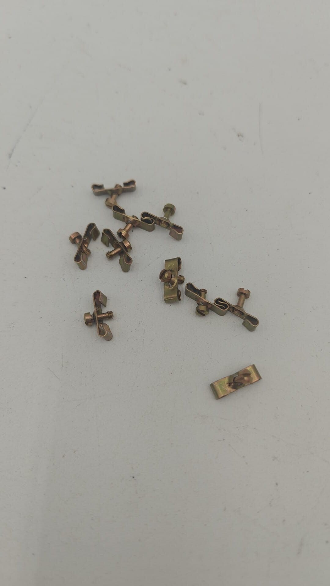 Vis pour combiné VHF sailor RT2048