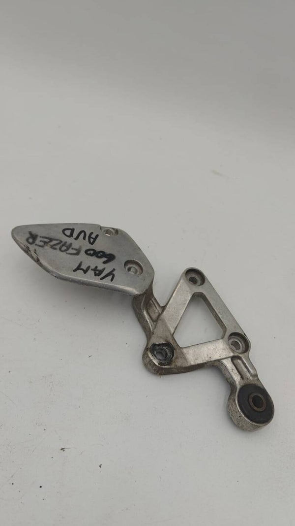 support repose pied avant droit Yamaha 600 fazer