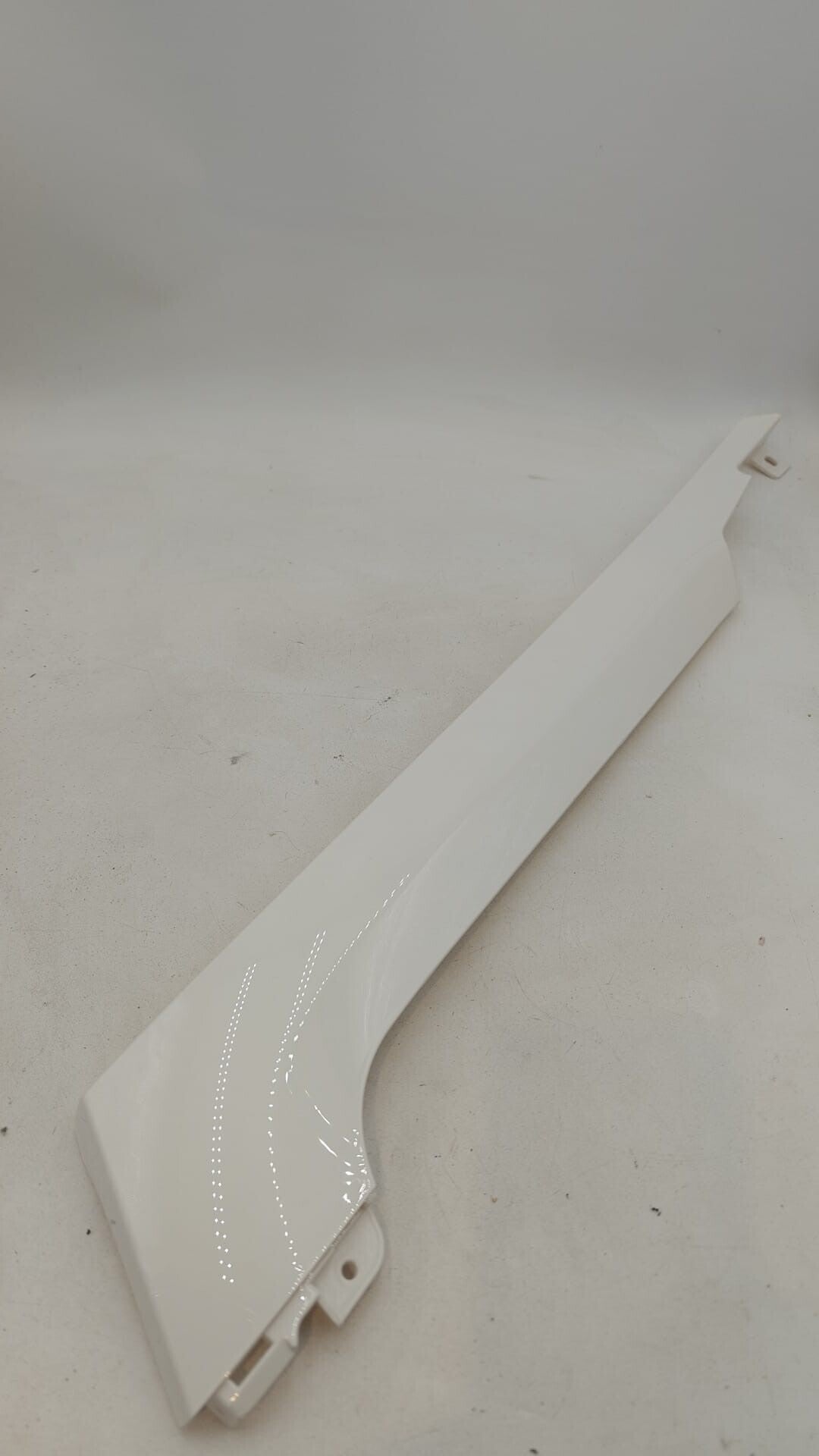 CACHE INFERIEUR DE CHASSIS DROIT BLANC S5 DELIVERY
