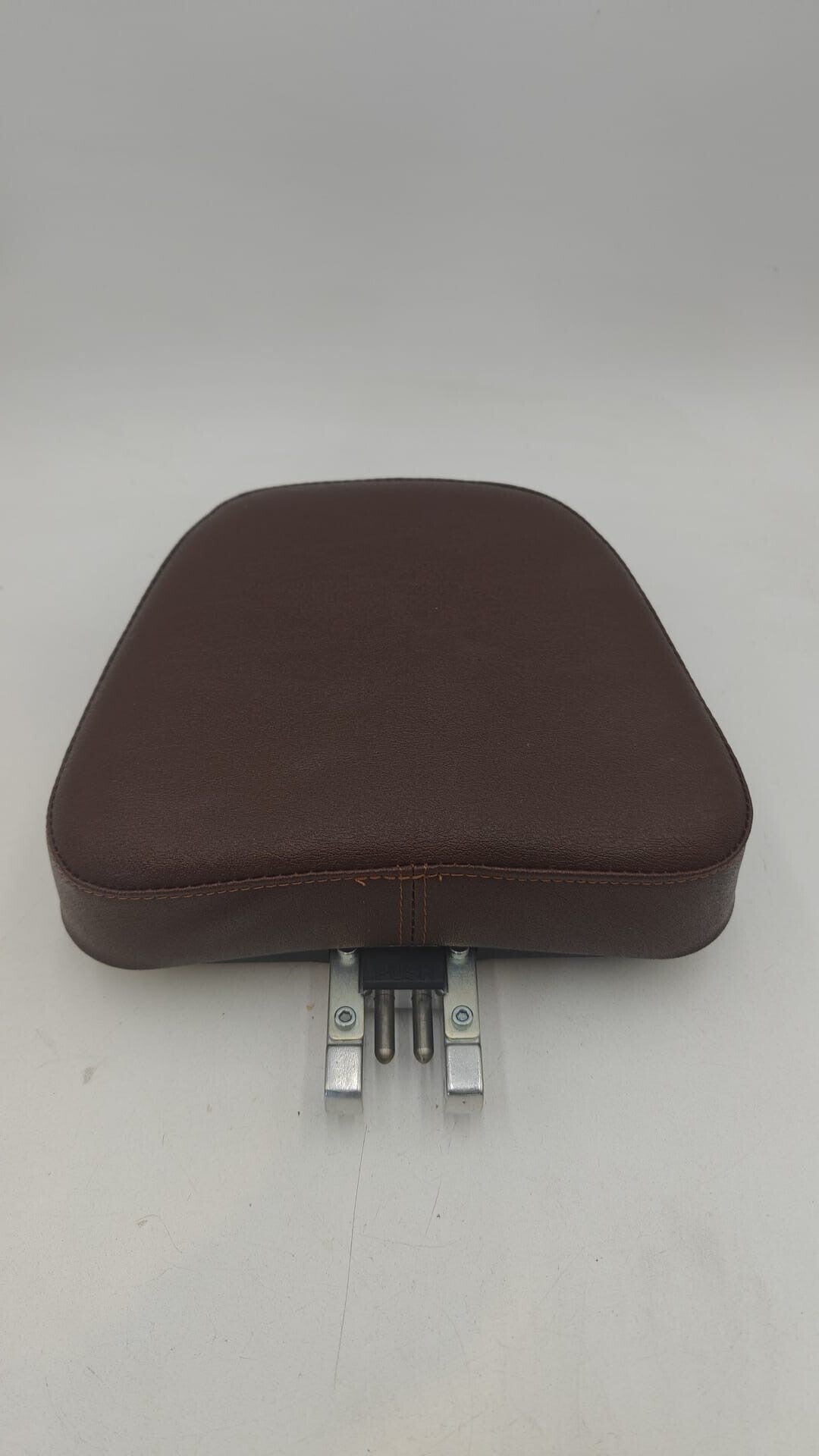 Dossier , dosseret de selle passager Kymco 125 Hipster NEUF
