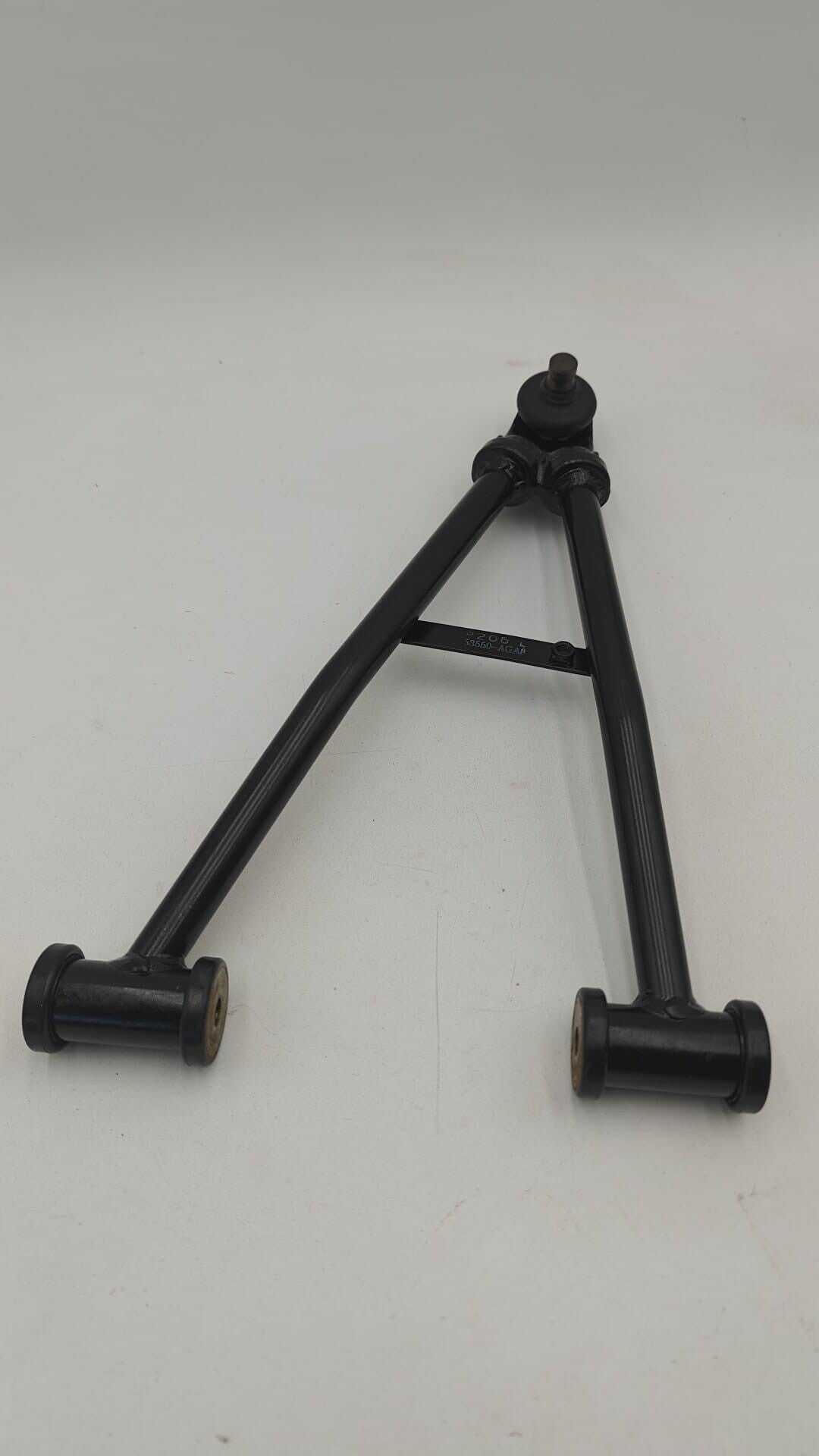 BRAS DE SUSPENSION INFERIEUR AVANT GAUCHE (NOIR) référence 53550-AGA8-E00-MAS Kymco MXU 550i