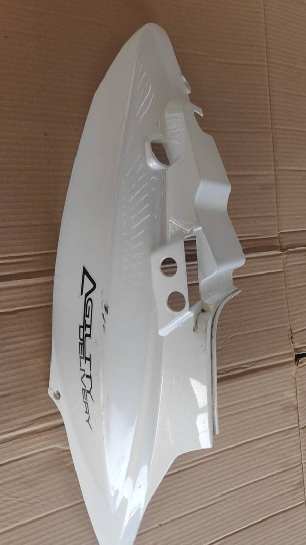 Coque arrière droite origine pour Scooter Kymco 50 Agility 83500-LCB9-C000-CK