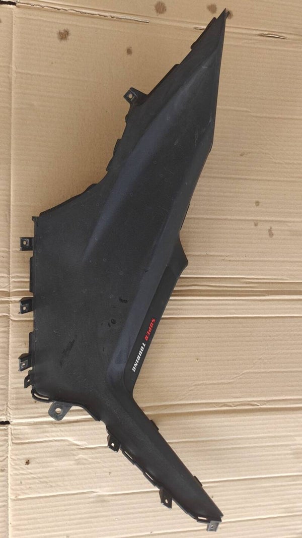 Cache latéral droit Kymco AK550 AK 550