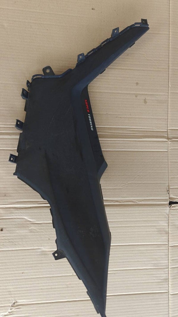Cache latéral gauche Kymco AK550 AK 550