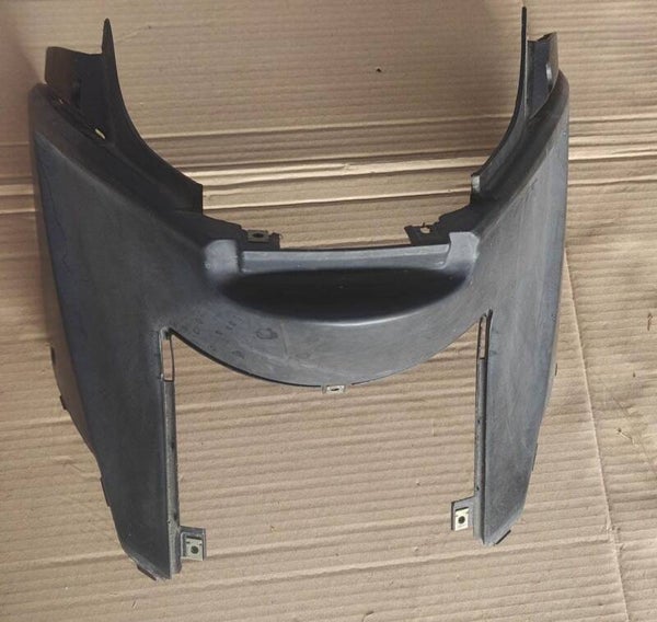 Protège jambe origine pour Scooter Kymco 125 Agility 80151-LFC2-E000-IT Occasion