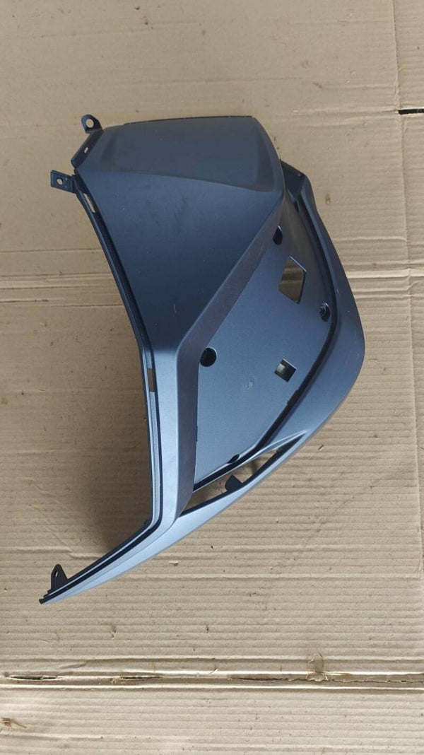 UN CACHE CARENAGE PLASTIQUE DROIT 64302-AGJ5-E000 KYMCO 550 CV3 4T EURO 5