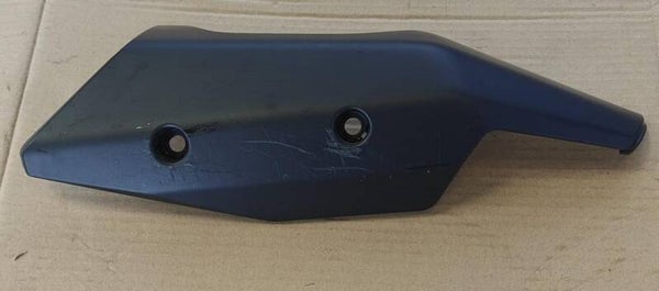 UN CACHE PROTECTION DE SILENCIEUX D ECHAPPEMENT MOTO KYMCO 550 CV3