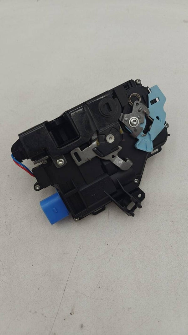 Volkswagen Golf V Serrure de porte arrière 7L0839015D