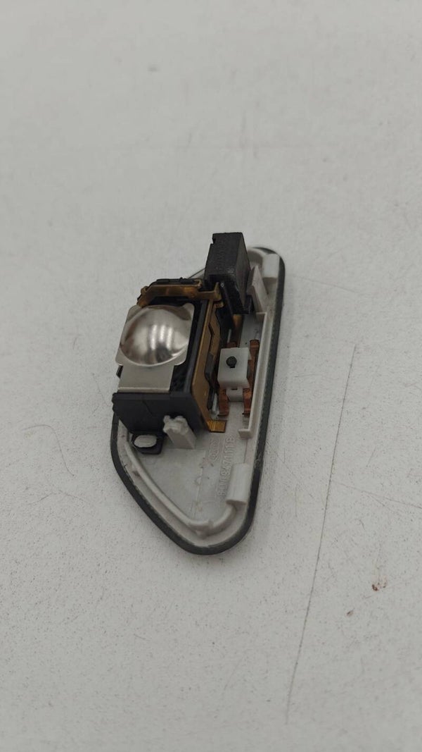 Feu intérieur pour AUDI A4 - 8D0947112