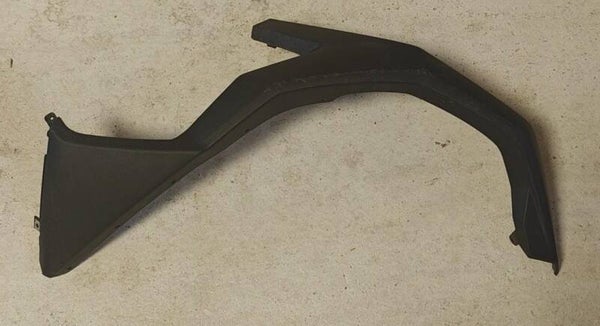 Cache latéral droit origine pour scooter Kymco 550 CV3 2022 à 2024 64305-AGJ5