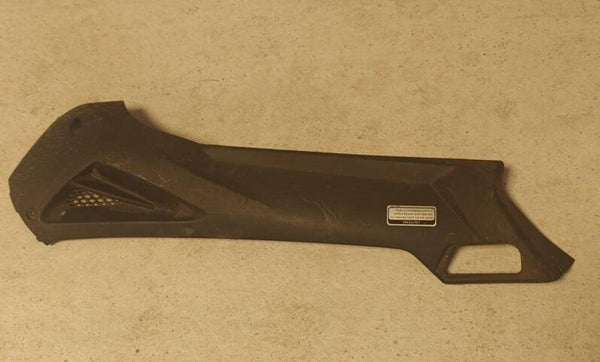 Sabot bas de caisse droit origine pour Scooter Kymco 125 City 64305-LFC2-E000-IT