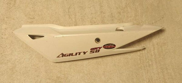 Carénage arrière gauche Kymco Agility City 50 (83600-LFC2-E000)
