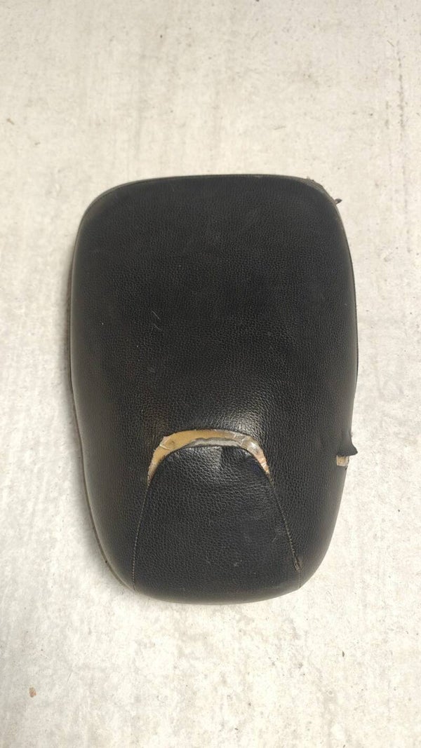Selle pilote Kymco agility 77200-LCB9-C000-CK abîmé