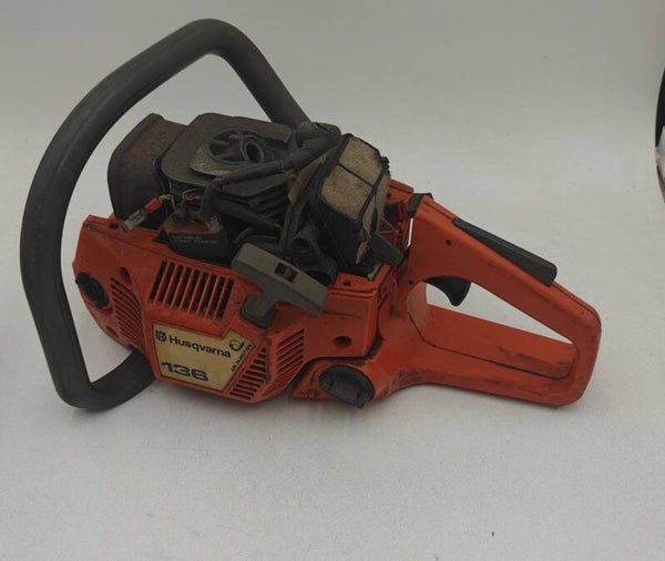 Tronçonneuse Husqvarna 136 incomplète pour pièces