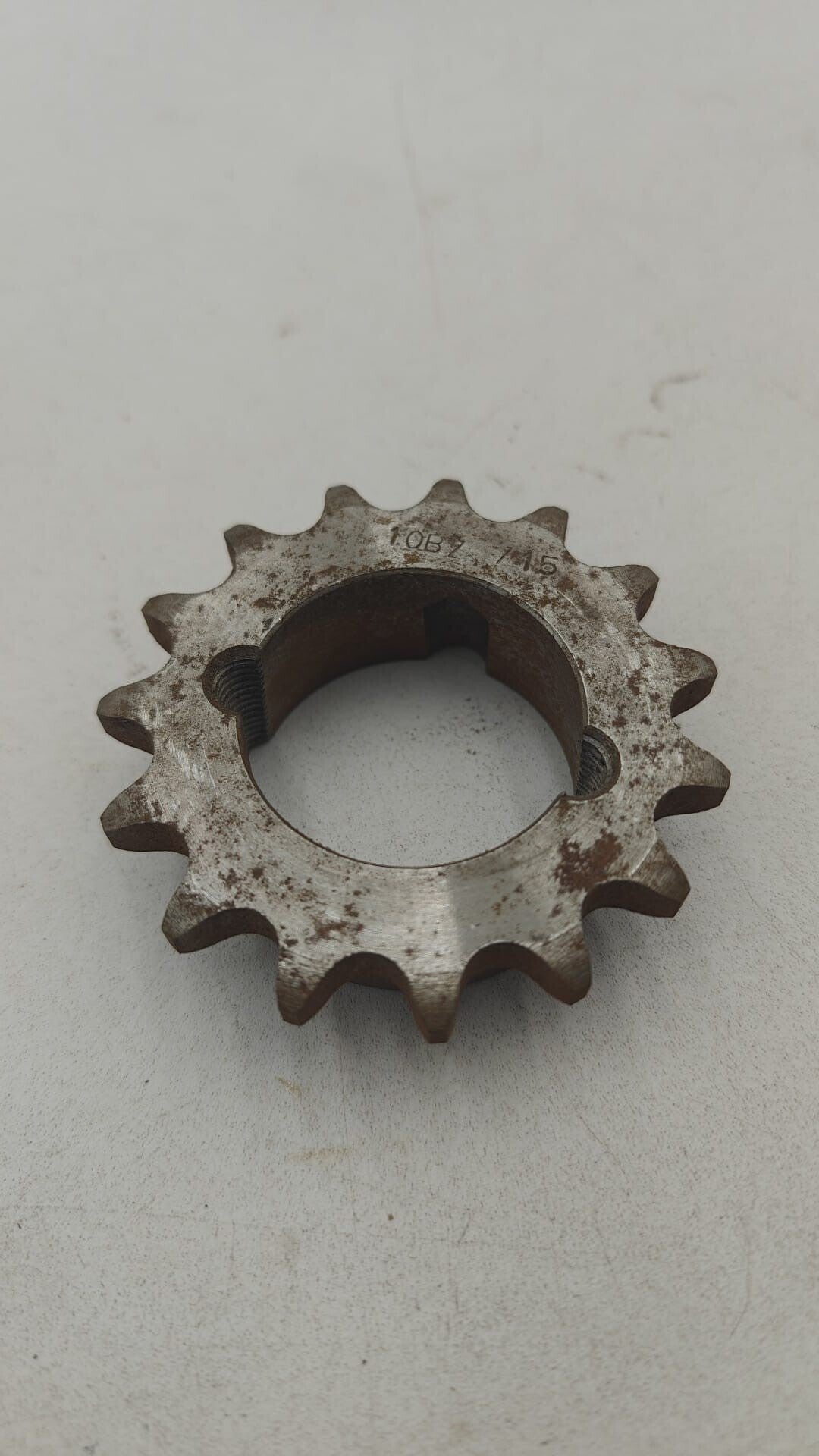 Pignon acier 15 dents à moyeu amovible pour chaîne 0B7 / 15