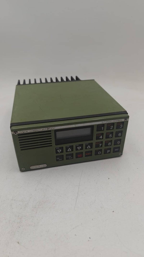 VHF sailor compact RT 2047 non testé vendu pour pièces