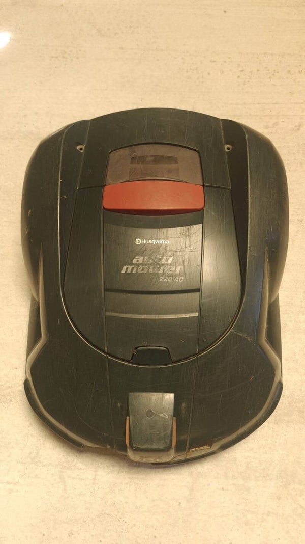 Couvercle de Husqvarna auto mower 220 AC pour pièces