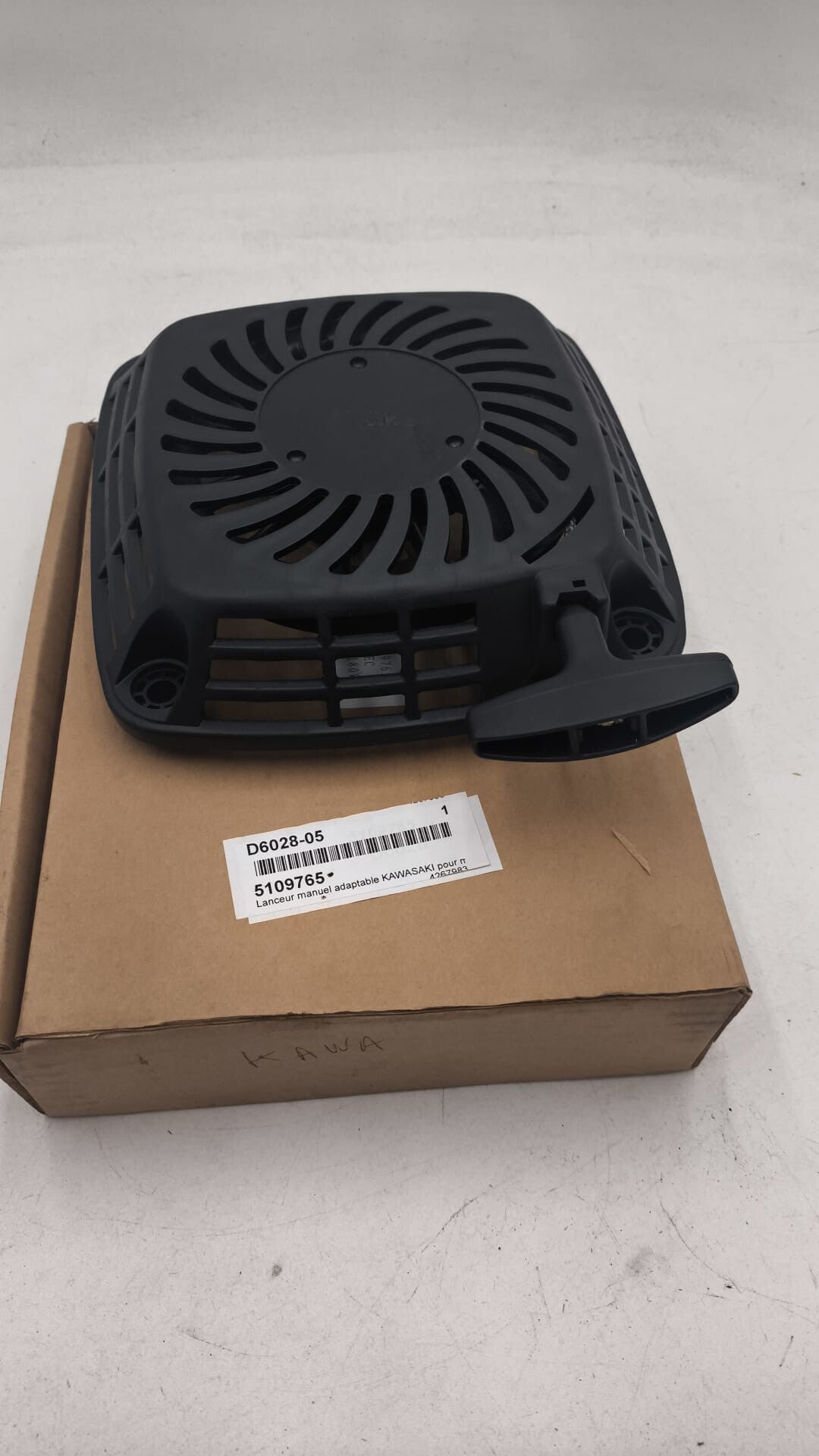 Lanceur manuel adaptable kawasaki pour modèle fj180v. Remplace origine 49088-2582, 49088-7023.