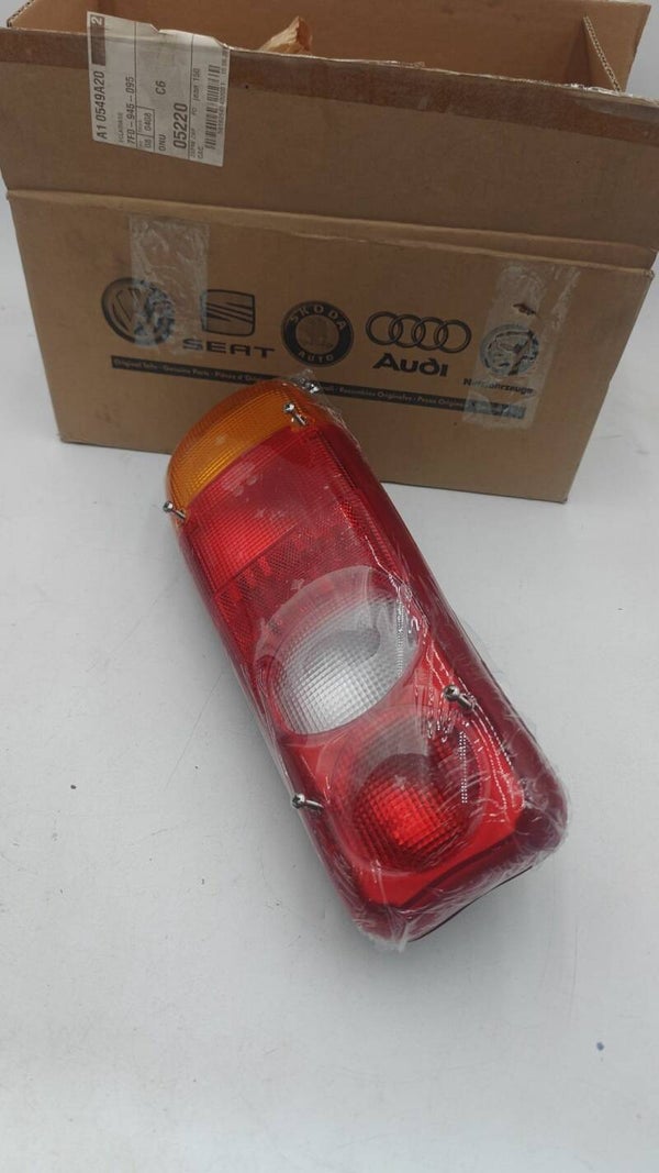 Feu arrière gauche Volkswagen 7F0945095
