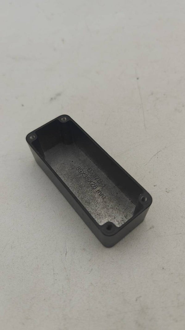 Couvercle métallique noir 89 x 35 x 26 mm