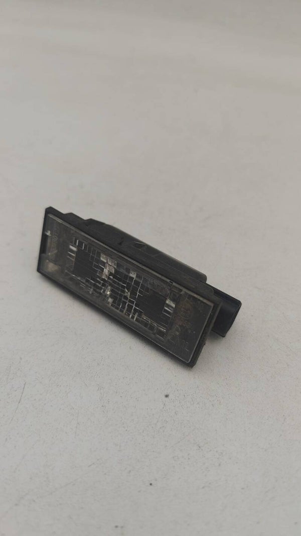 Eclairage plaque d'immatriculation Renault CLIO LAGUNA III 8200480127 TRAFIC