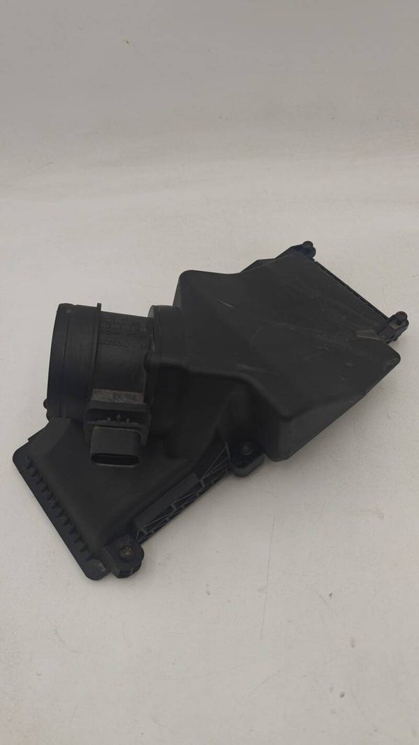 Audi A4 S4 B8 8K Couvercle du boîtier de filtre à air 0111450A