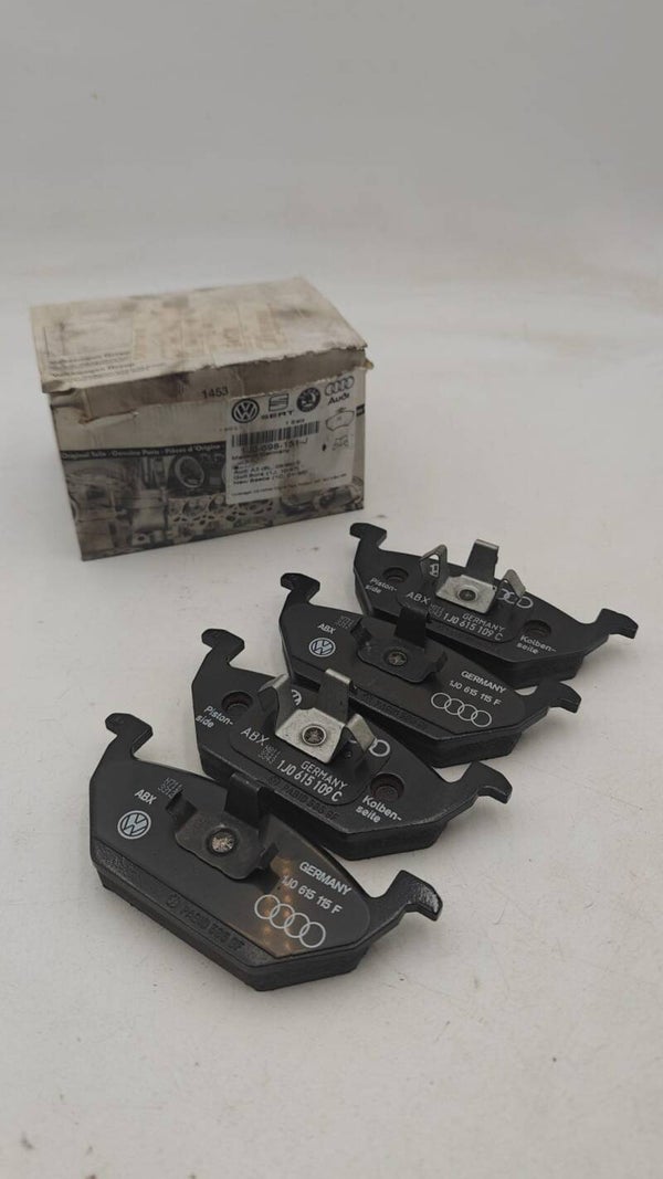 Plaquettes de frein Golf 4 A3 256x22 1J0698151J