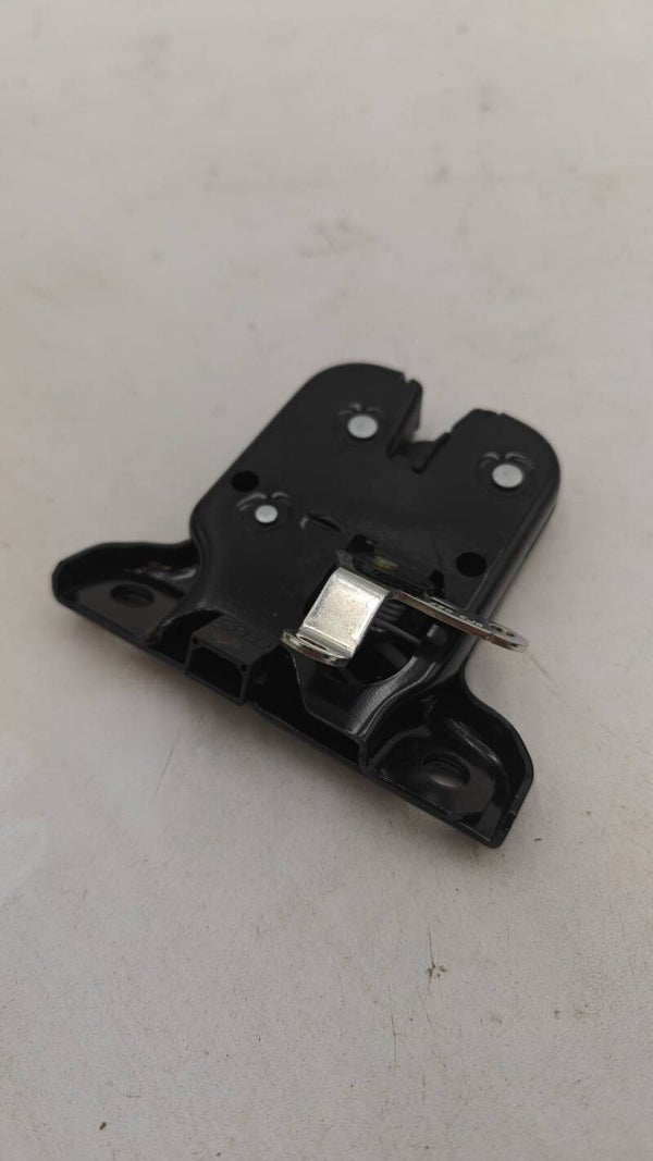 Serrure de hayon AUDI A3 2 PHASE 1 8P3827505 neuf d'origine