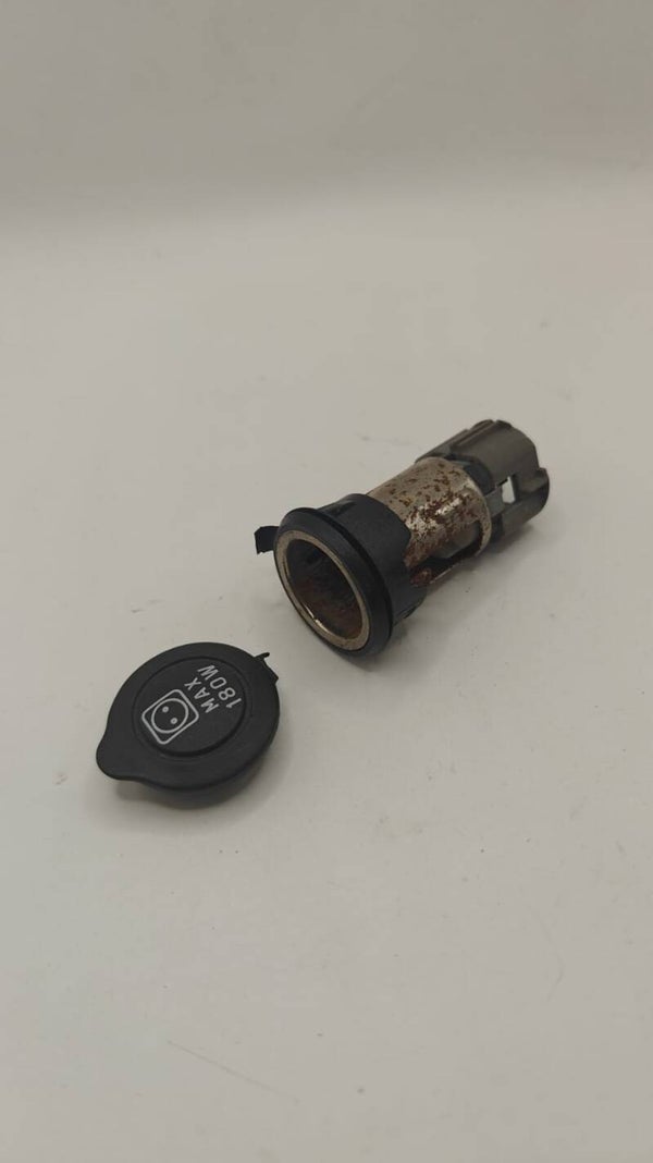 Prise allume cigare de recharge pour piaggio