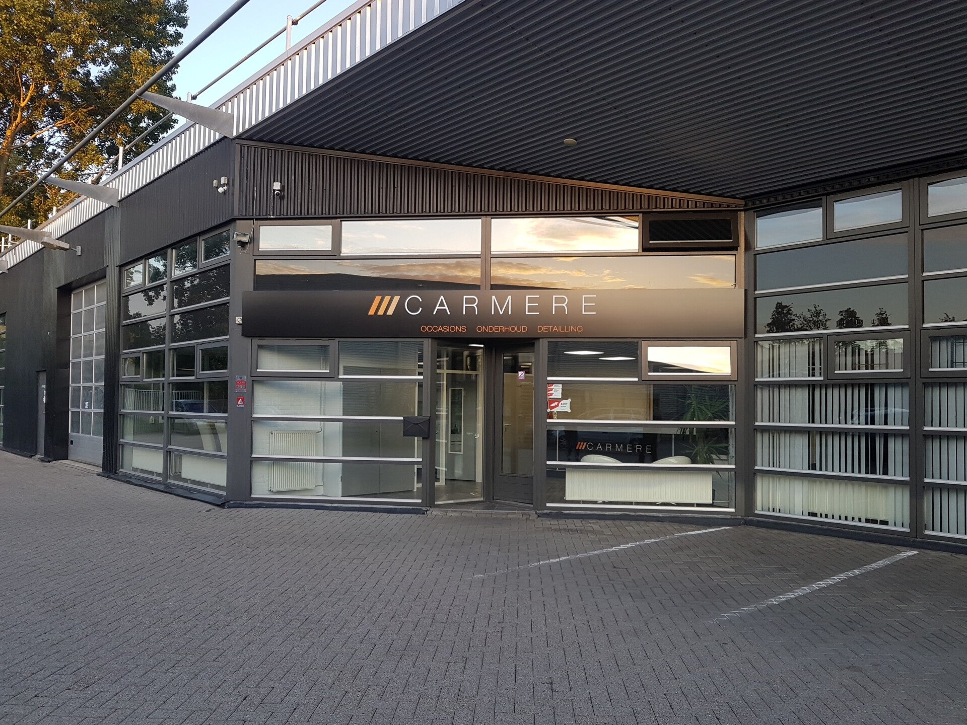 Het pand van CarMere in Almere