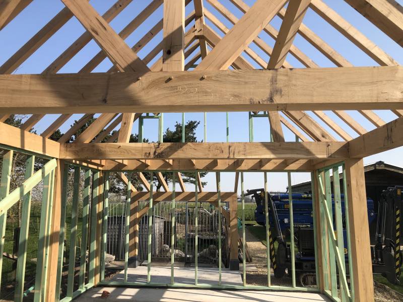 Eiken poolhouse met houtmijt