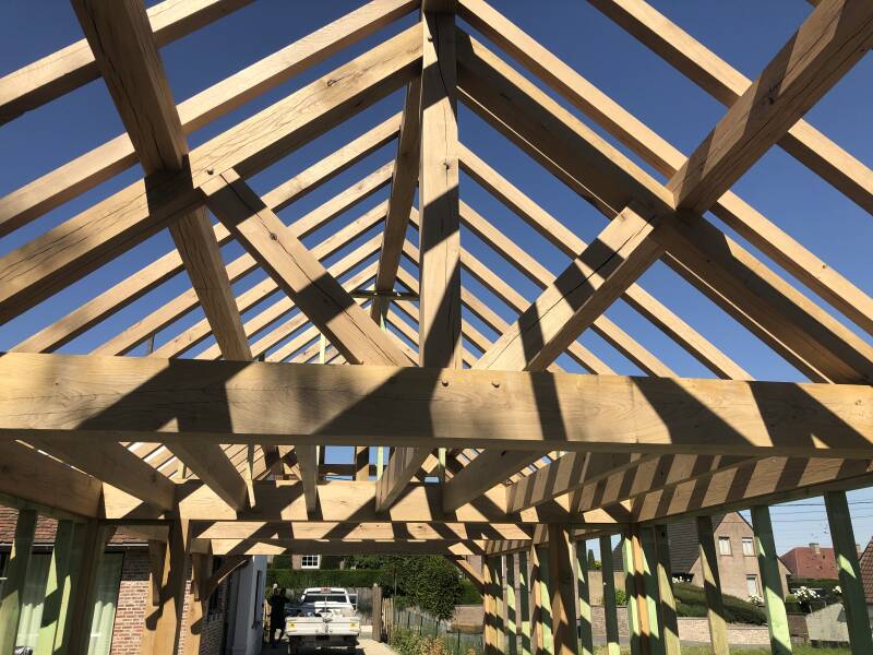 Eiken bijgebouw met noordbomen