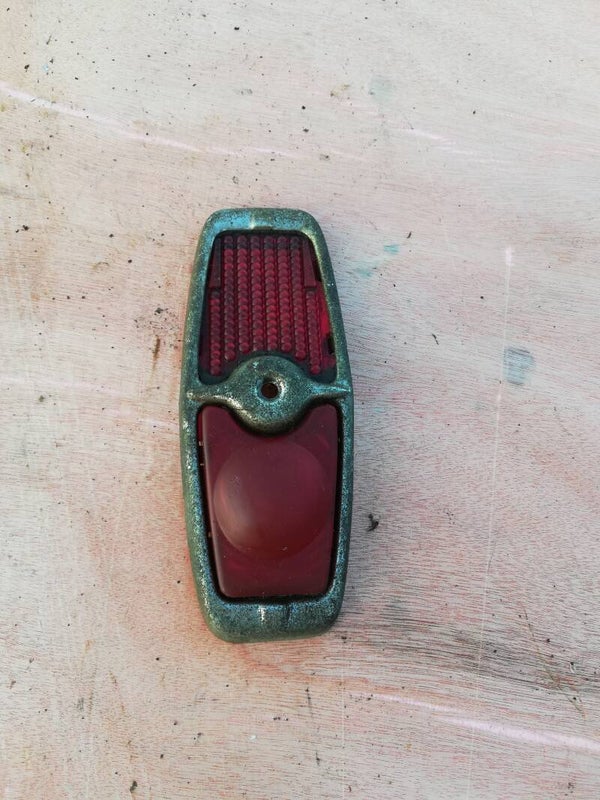 Peugeot 203 cabochon feux arrière