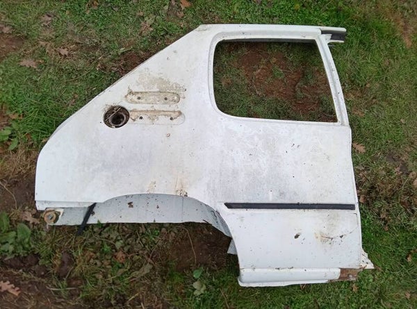 Peugeot 205 3 portes aile arrière droite