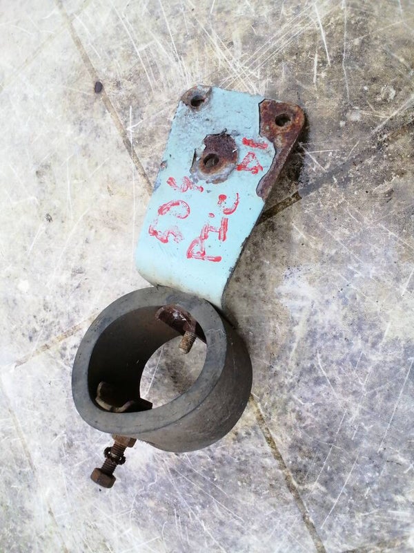 Peugeot 504 diesel pick up support et silenbloc d'échappement