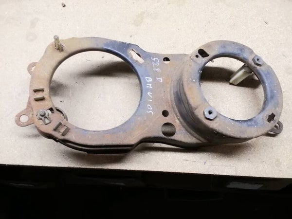 BMW 528 E34 support d optique droit