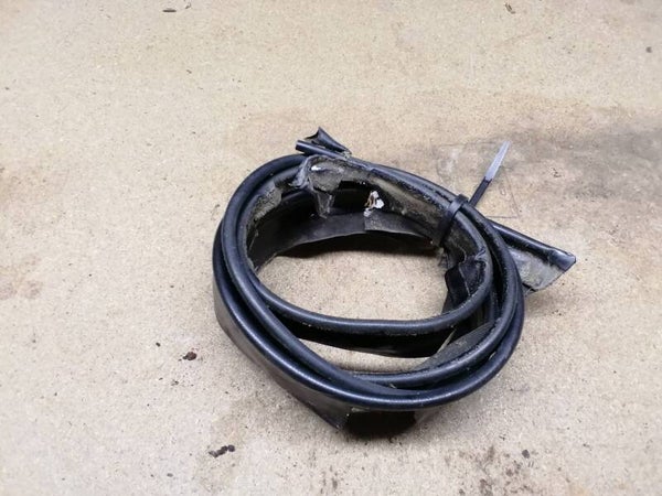 Panhard Dyna X joint d'aile arrière gauche