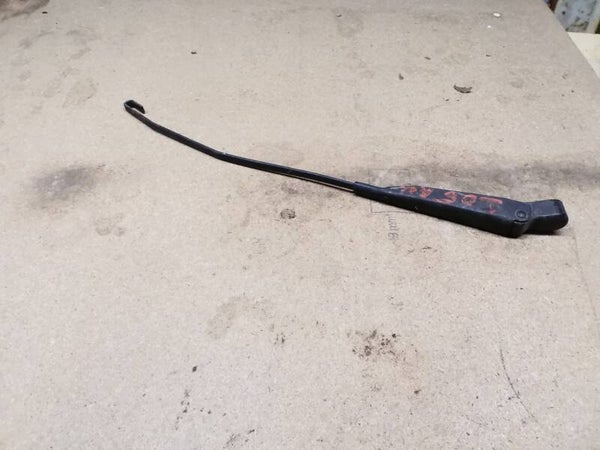 Peugeot 205 balai d essuie-glaces avant