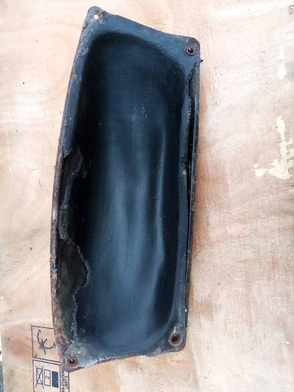 Citroen visa bicylindre renfoncement de tablier pour roue de secours