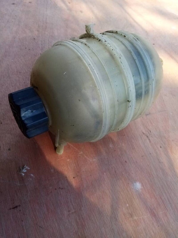 Peugeot 206 1,4 essence bocal de refroidissement