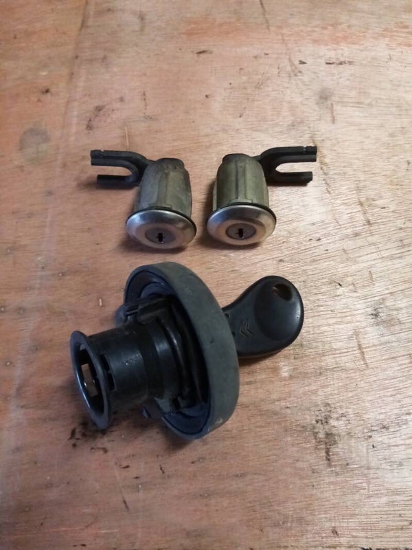 Citroën xsara Picasso barillet + carburant