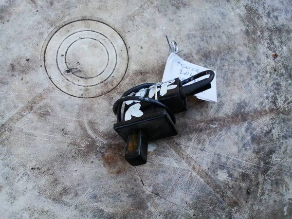 Peugeot 204 interrupteur de coffre