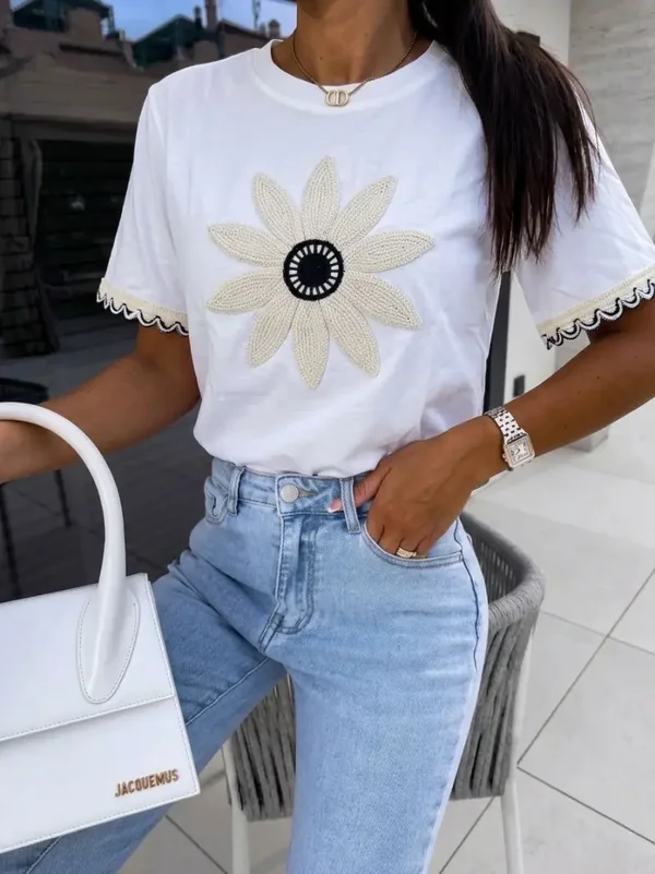 T-shirt met Geborduurde Bloem2