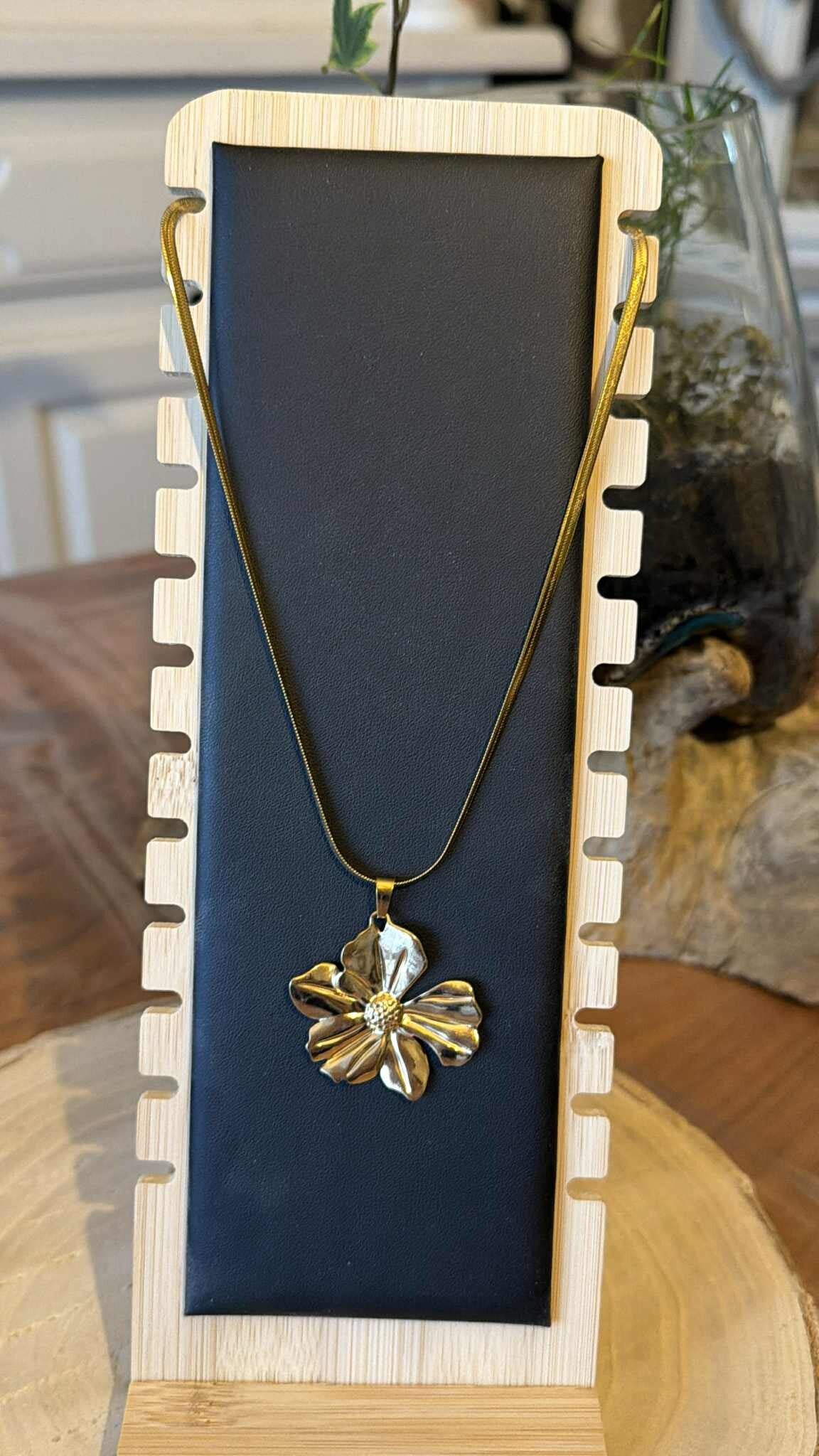 collier fleur couleur or