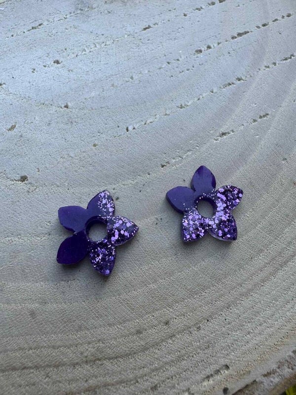 petite fleur violette paillette rose