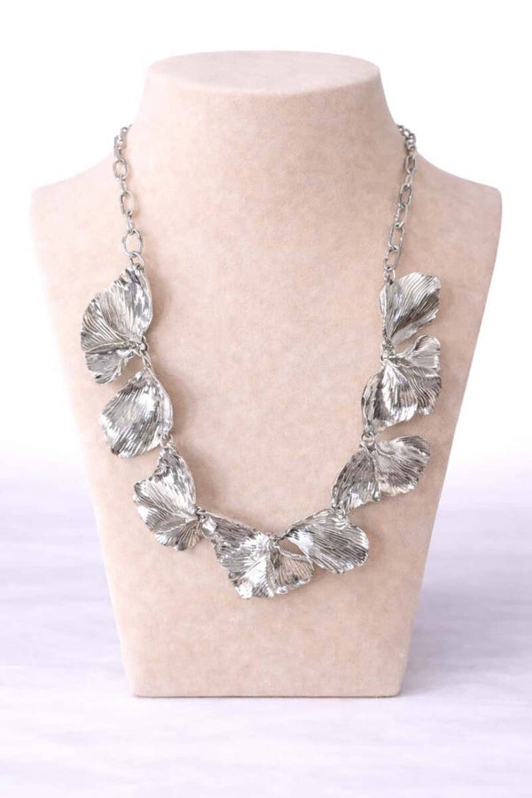 Collier pétales argenté