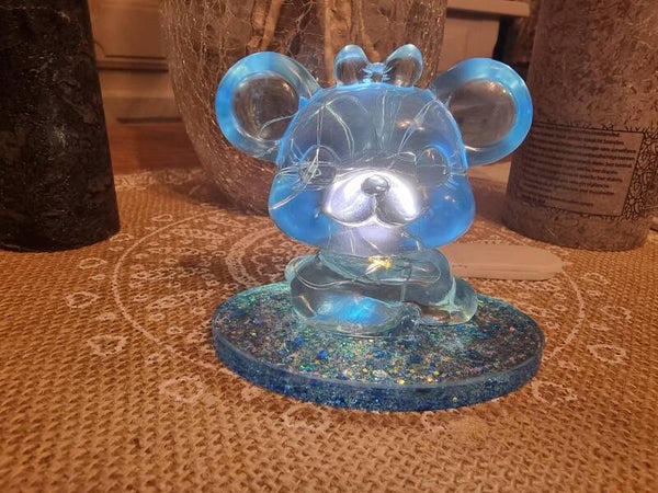 petit souris bleue a led sur socle