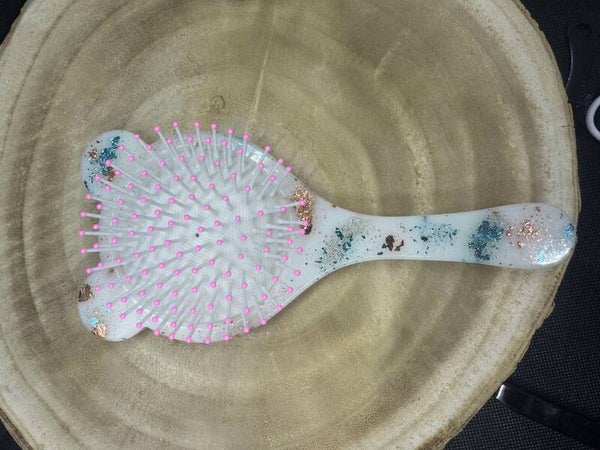 brosse a cheveux blanche feuilles bleus et rosées nounours