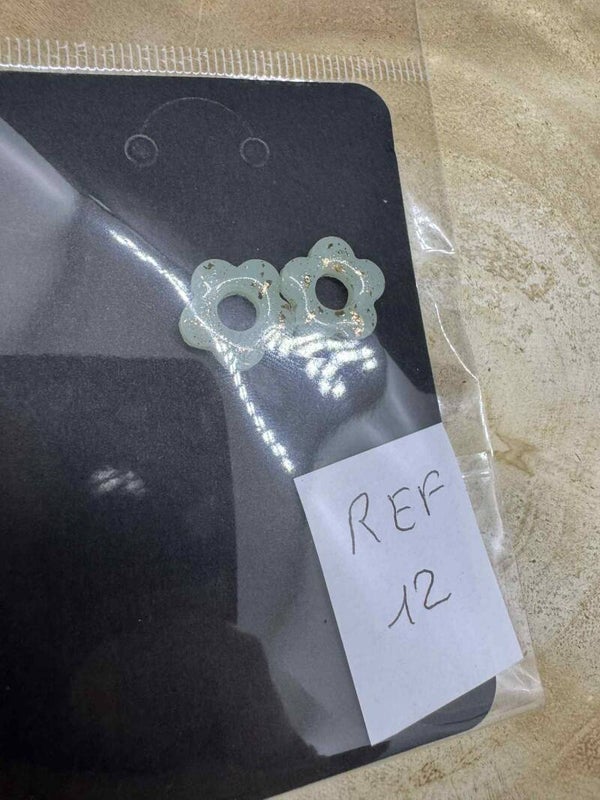 petites pampilles fleur vert d eau avec feuilles dor