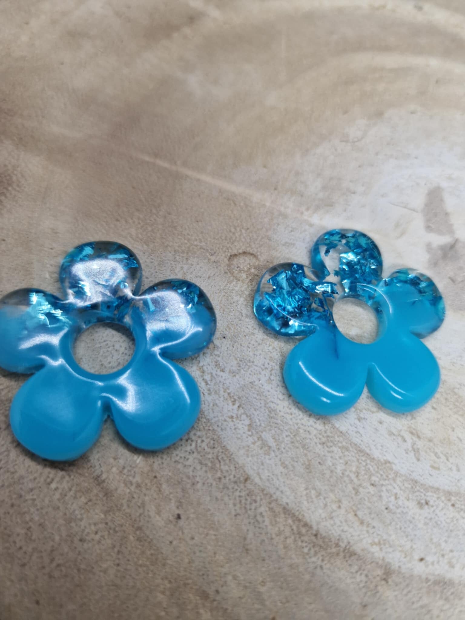 grandes pampilles bleu ciel et feuilles turquoises